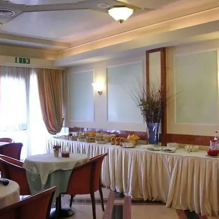 Regal 4*