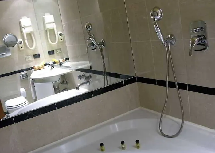 Regal Hotel 4*