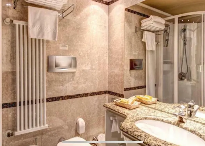 Regal Hotel 4*