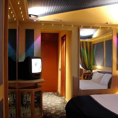 Regal Hotel 4*