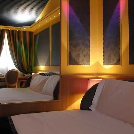 Regal Hotel 4*
