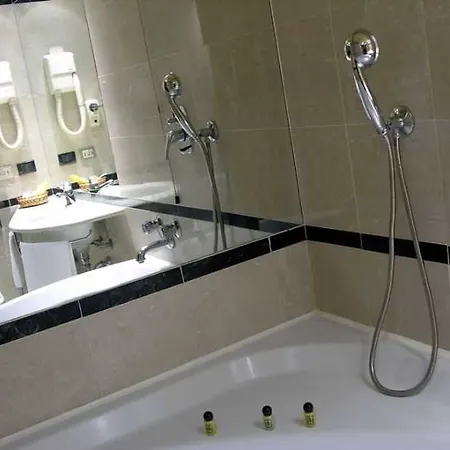 Regal Hotel 4*