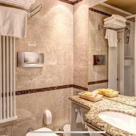 Regal Hotel 4*